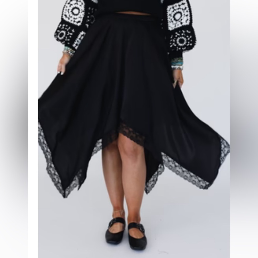 Three Bird nest lace shirt NWT